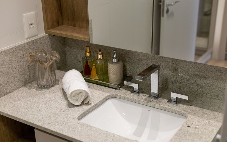 Belíssimo apartamento a 600 metros da Rua Coberta