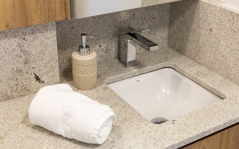 Belíssimo apartamento a 600 metros da Rua Coberta