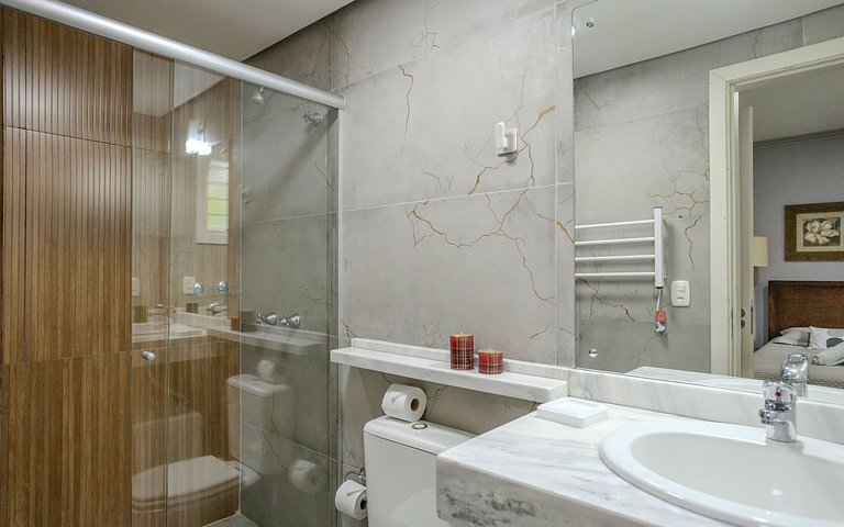 Encanto e conforto perto do Lago Negro.